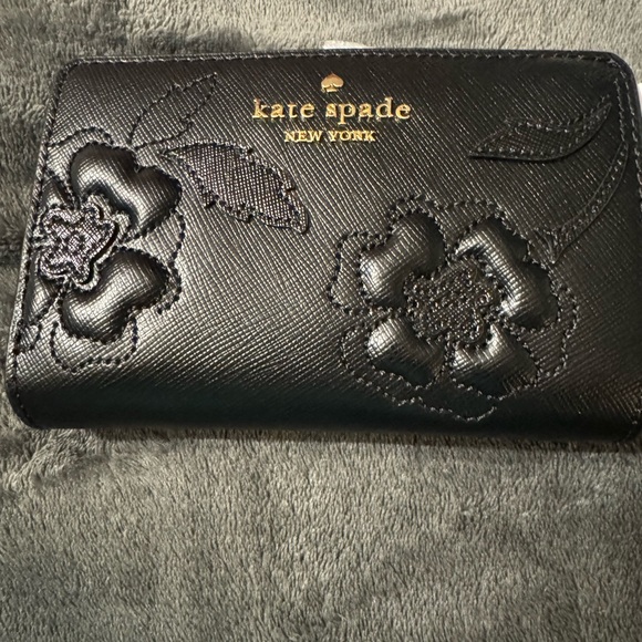 Kate Spade Med Black Leather Embossed Floral Wallet - Picture 1 of 3